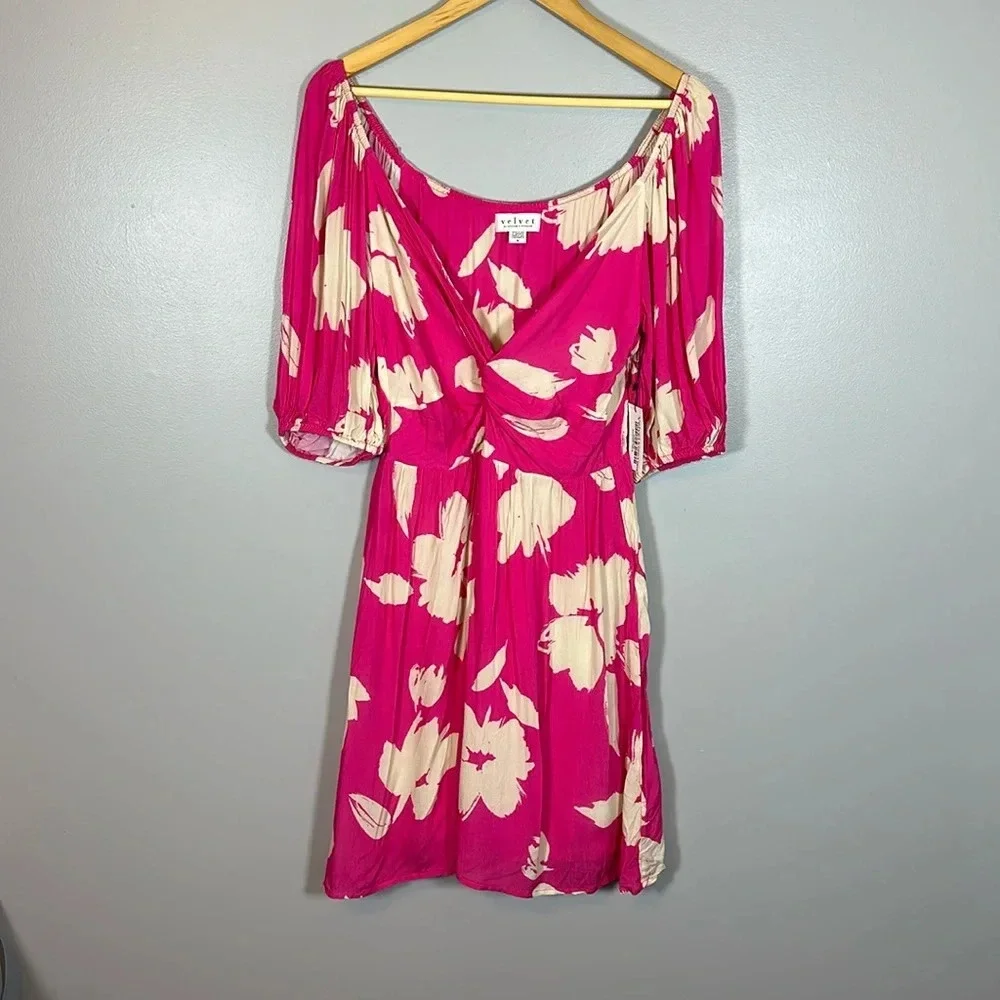 Velvet by Graham & Spencer Makena Twist Front Printed Dress NWT Size Medium - Picture 5 of 14